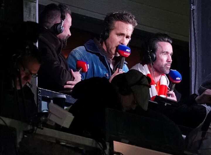 Ryan Reynolds, Rob Mac commentate Wrexham match vs. Swansea