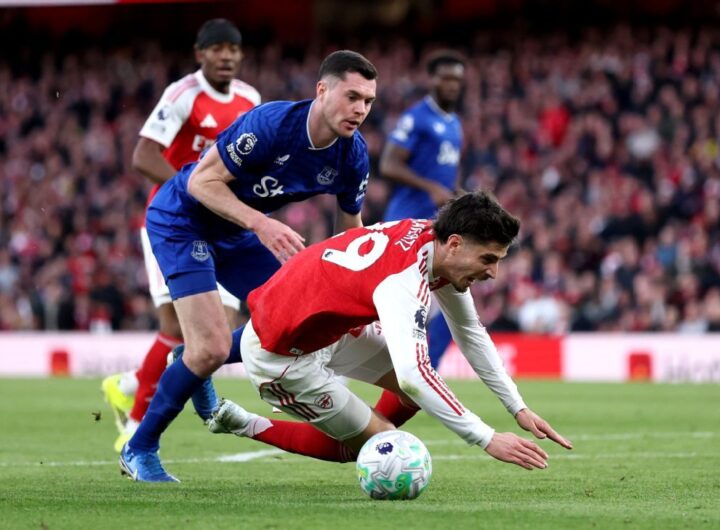 VAR review: Why Arsenal should have had a penalty vs. Everton