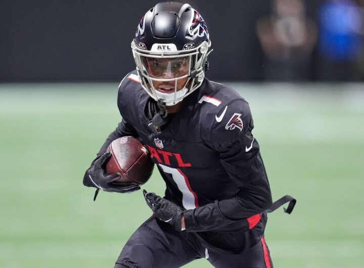 Giants add WR Darnell Mooney on one-year contract, sources say