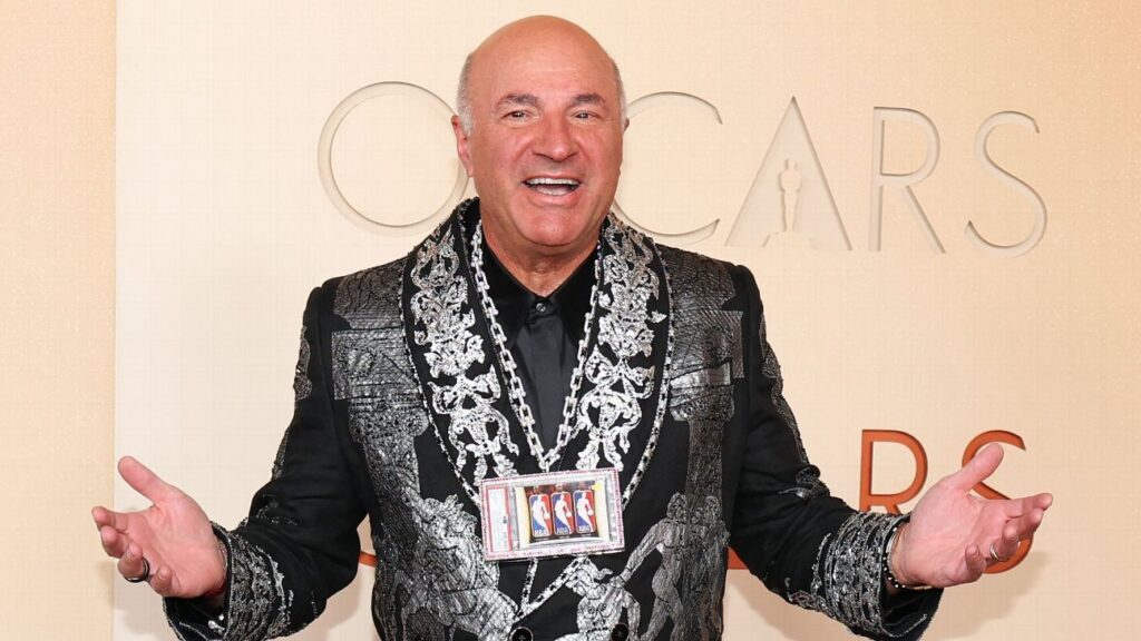 Kevin O'Leary wears card featuring Jordan, Kobe, LeBron at 98th Academy Awards