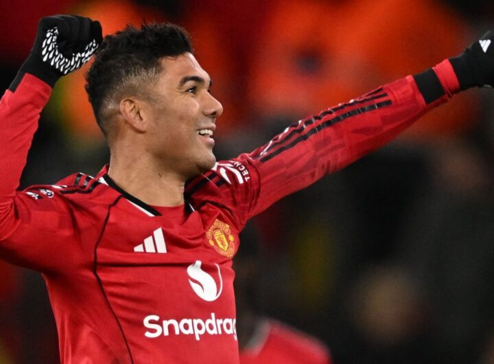 Leny Yoro: Man United players wanted Casemiro to stay