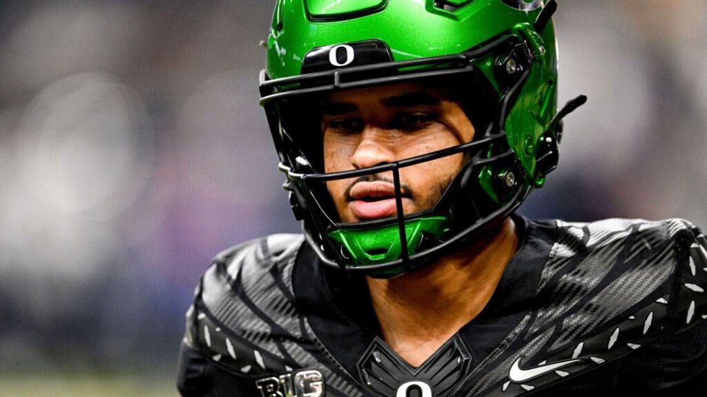Oregon's Dante Moore seeks support for mental health services