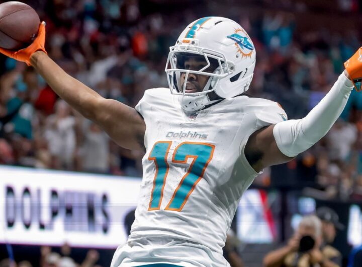 Source: Dolphins trade Jaylen Waddle to Broncos for picks