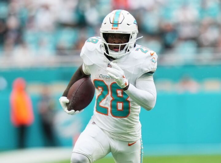 Sources: Dolphins' De'Von Achane not available in trade