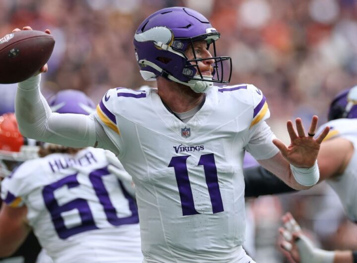 Vikings bring back Carson Wentz, adding to QB depth