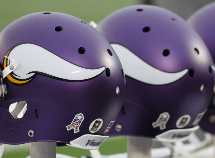 Vikings add OT depth, sign Ryan Van Demark to one-year deal