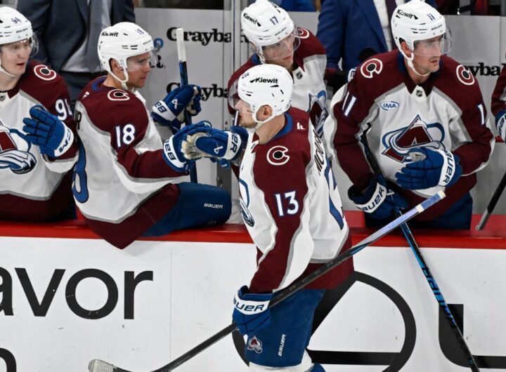 Avs become 1st NHL team to clinch playoff berth, beat Blackhawks