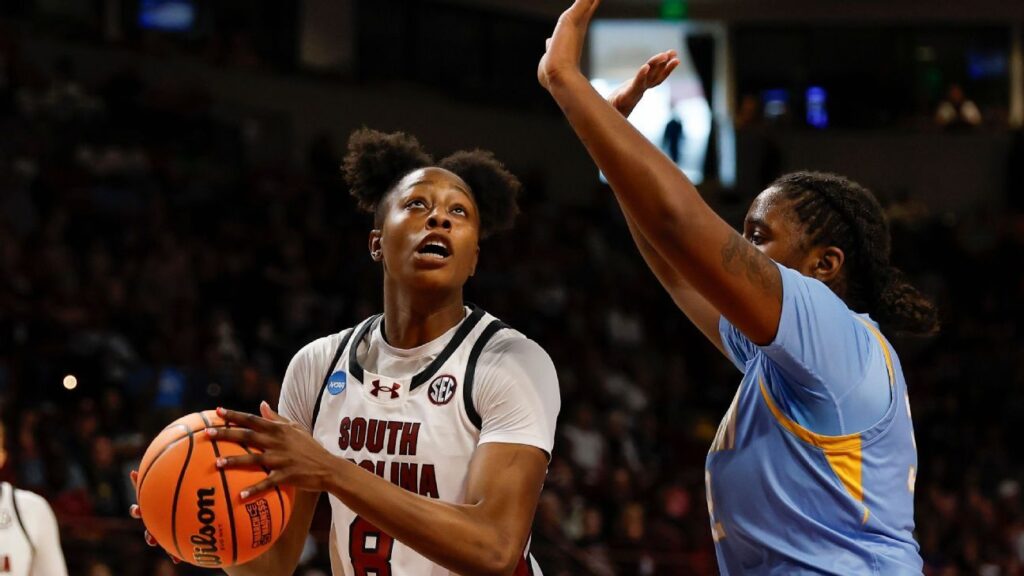 Edwards' 27 lead South Carolina rout of Southern in NCAA opener