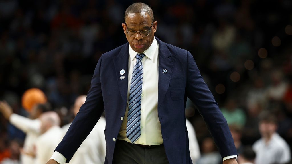 Sources: UNC, Davis discussing future after tournament loss
