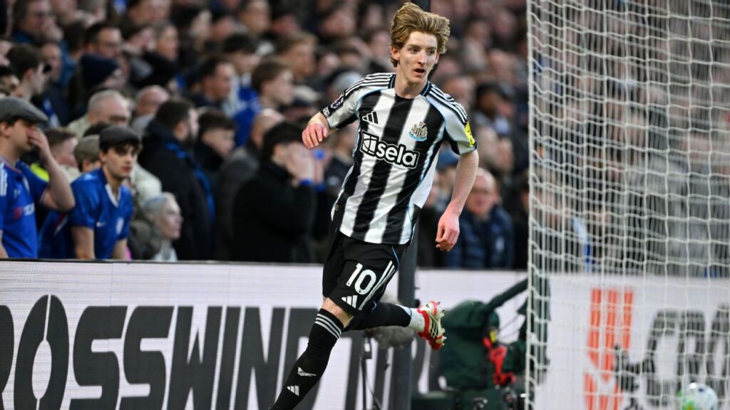 Transfer rumors, news: Liverpool eye Gordon to replace Gakpo