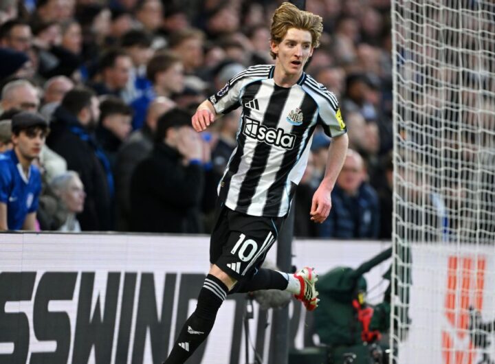Transfer rumors, news: Liverpool eye Gordon to replace Gakpo