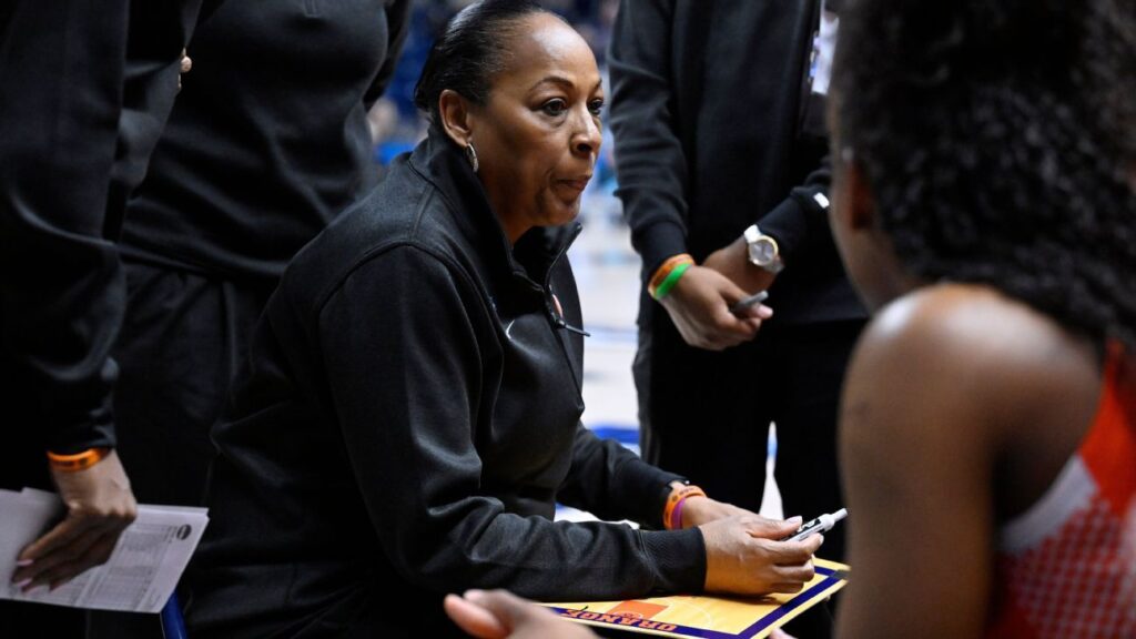 Syracuse HC says frequently being in UConn's bracket 'unacceptable'