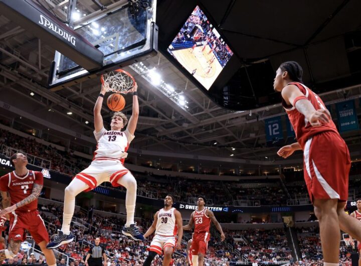 Arizona beats Arkansas by 21 in NCAA tournament Sweet 16