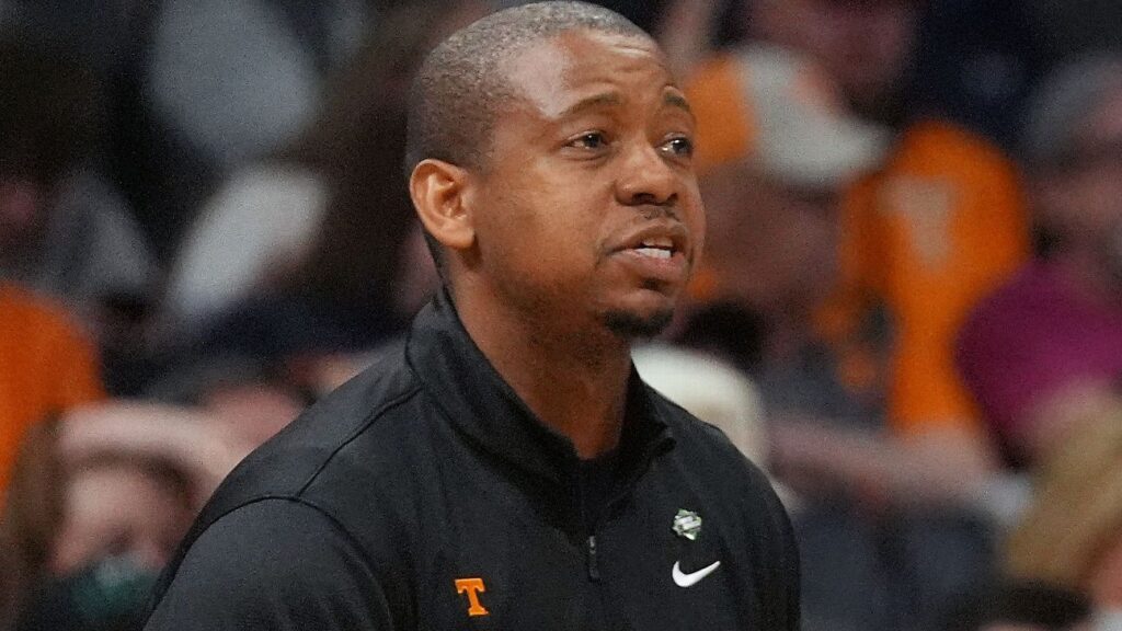 Sources: NC State expected to hire Justin Gainey as coach