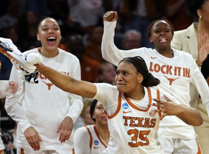 Texas routs Michigan to make Final Four for 2nd straight year