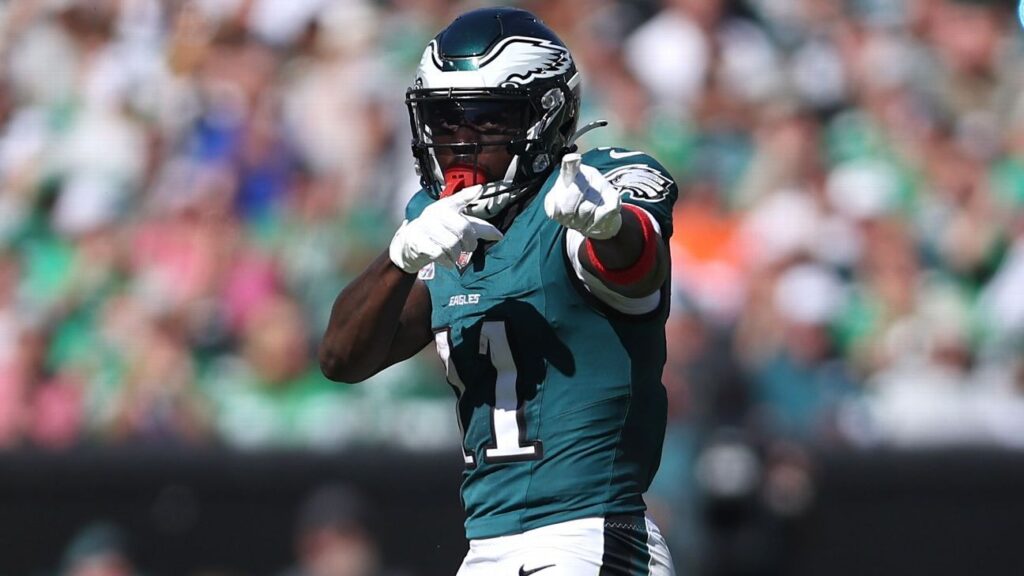 Patriots' Mike Vrabel doesn't dismiss A.J. Brown trade talk