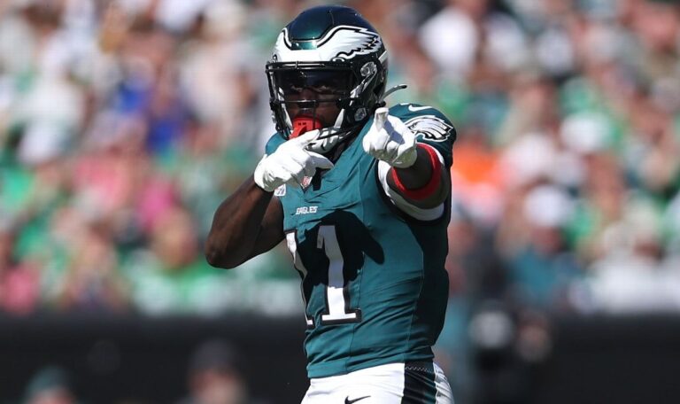 Patriots' Mike Vrabel doesn't dismiss A.J. Brown trade talk