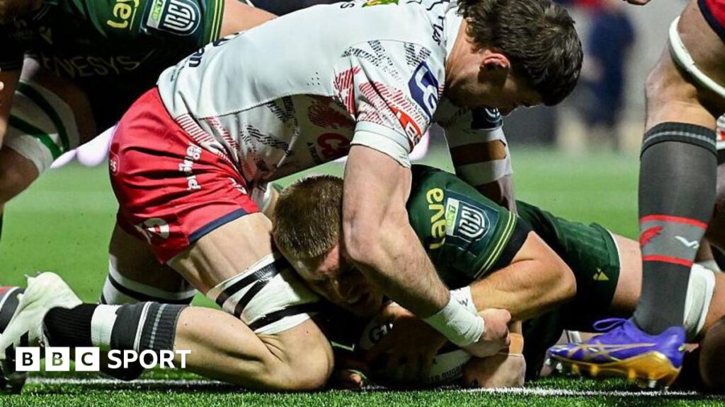 URC: Connacht 31-14 Scarlets - Irish province boost play-off hopes with win in Galway