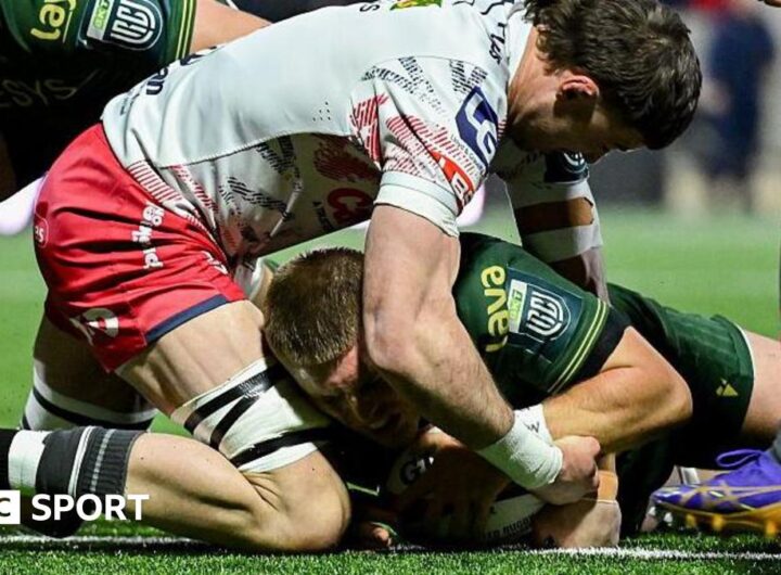 URC: Connacht 31-14 Scarlets - Irish province boost play-off hopes with win in Galway