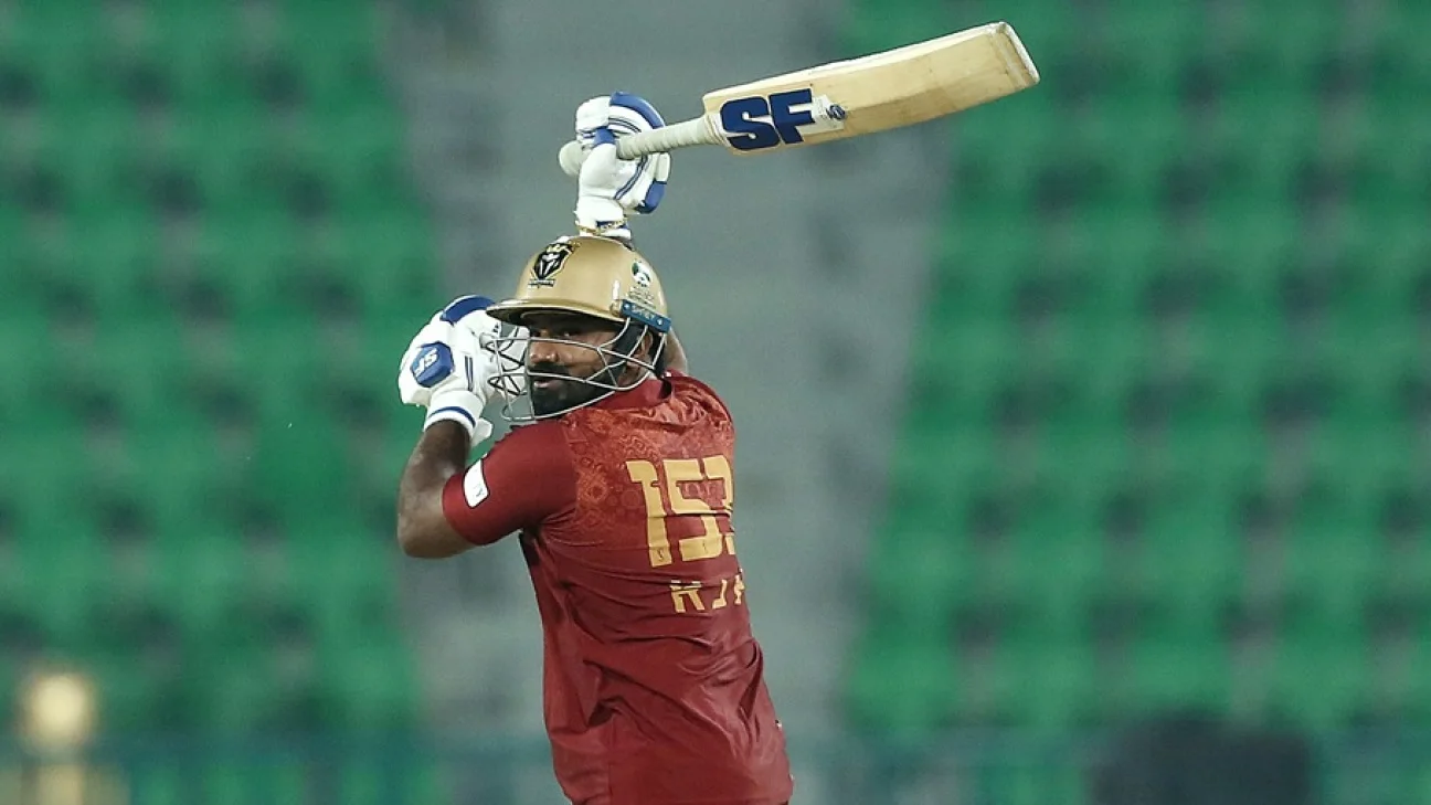 PSL 2026 - Hyderabad Kingsmen's maroon kit forces ball change against Lahore Qalandars