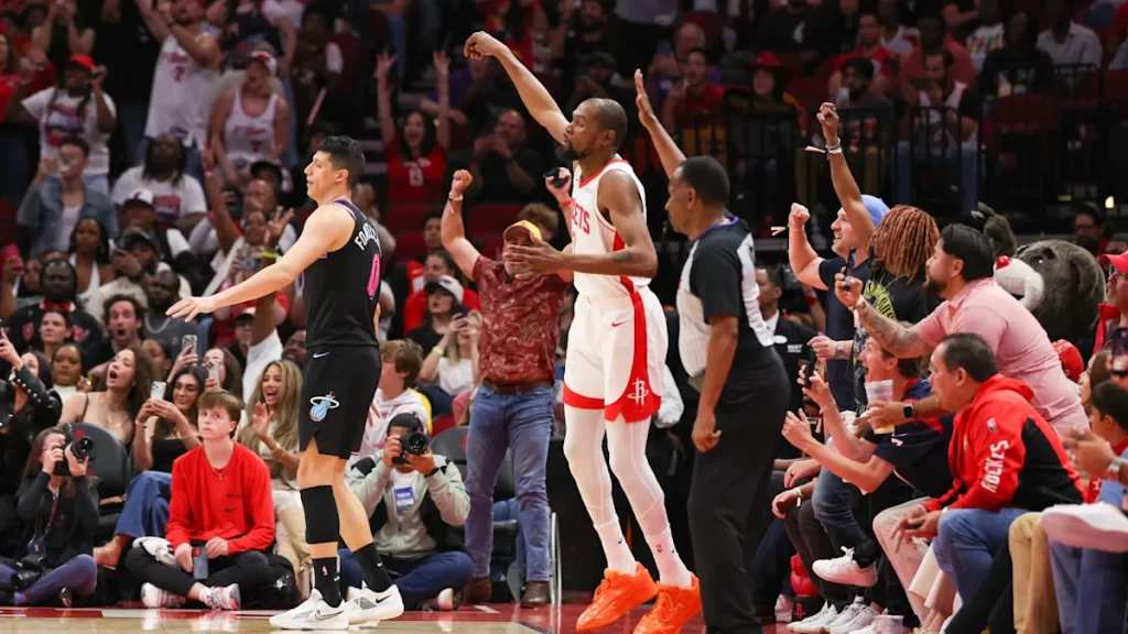 Watch Kevin Durant pass Michael Jordan for fifth all-time on NBA scoring list