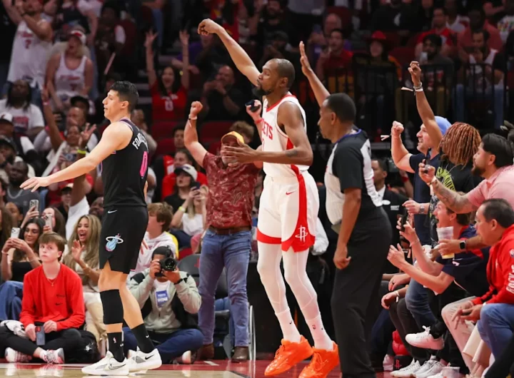 Watch Kevin Durant pass Michael Jordan for fifth all-time on NBA scoring list
