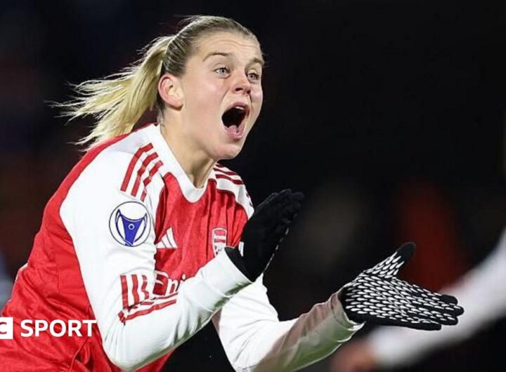 Alessia Russo: What is Arsenal forward's best position?