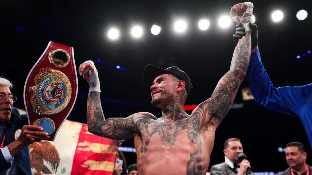Arnold Barboza Jr. Outpoints Kenneth Sims Jr. in Welterweight Debut
