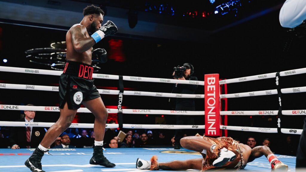 Carlos Adames Drops Austin Williams as WBC Title Run Continues