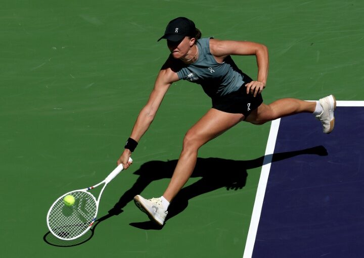 Swiatek routs Muchova to reach Indian Wells quarter-finals