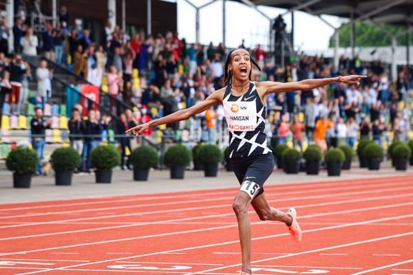 Hassan smashes world 10,000m record with 29:06.82 in Hengelo | REPORT