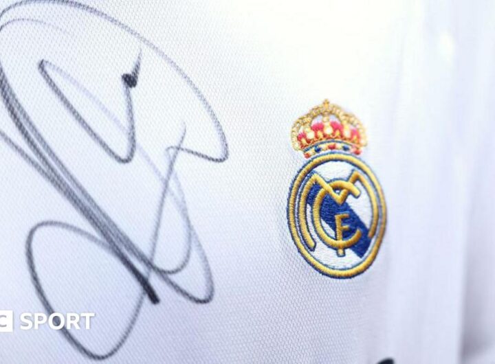 Football autographs: Are hunters selling online going too far with players?