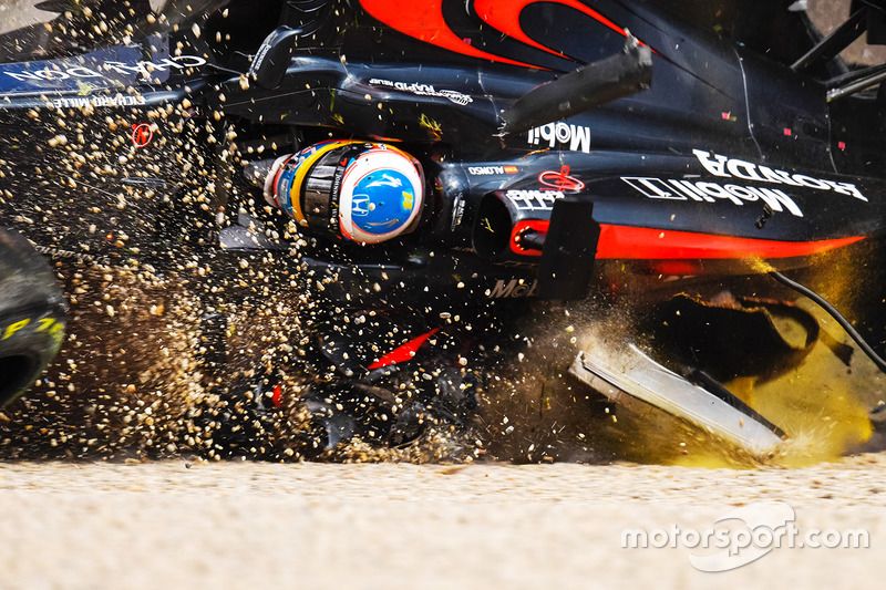 L'accident de Fernando Alonso à Melbourne en 2016.