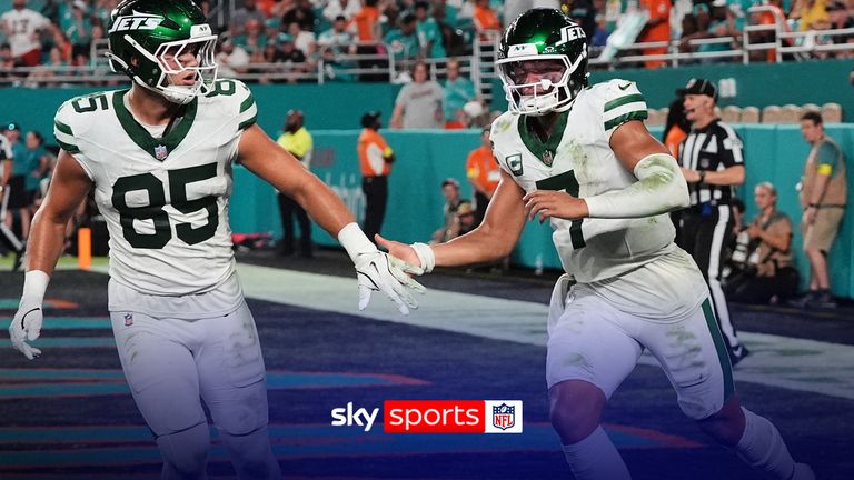 Justin Fields torches Miami Dolphins with blazing 43-Yard TD dash!