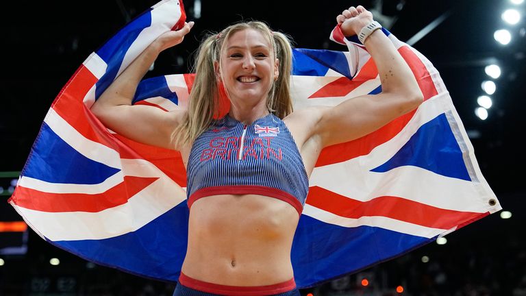Molly Caudery fought back from heartbreak and a cold on the day to take back her world indoor title from 2024