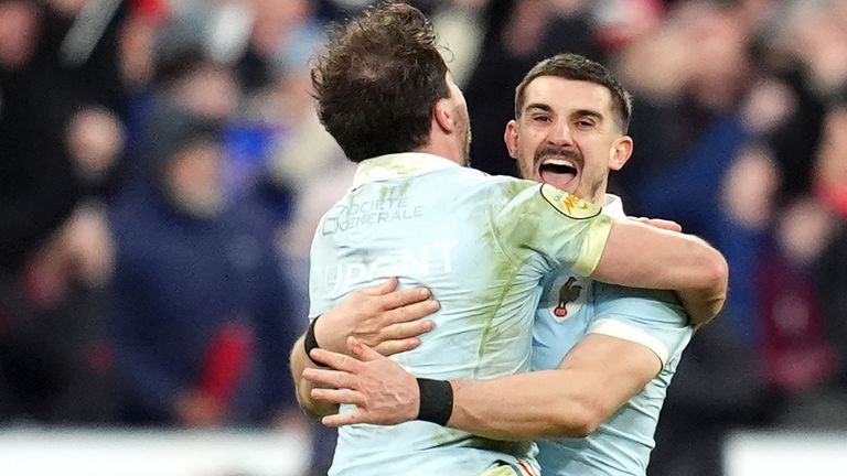 Thomas Ramos celebrates with Antoine Dupont after his last-gasp penalty kick won the match