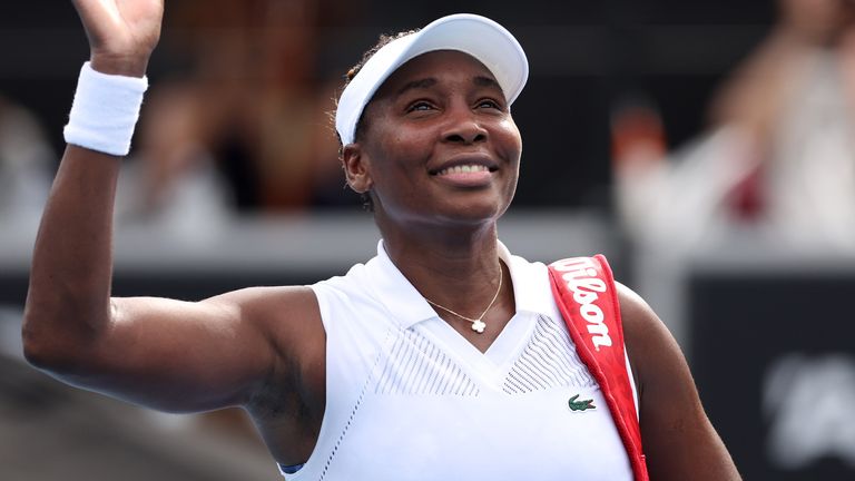 Venus Williams of USA thanks the crowd after losing her match against Magda Linette of Poland during day two of the 2025 ASB Classic at ASB 