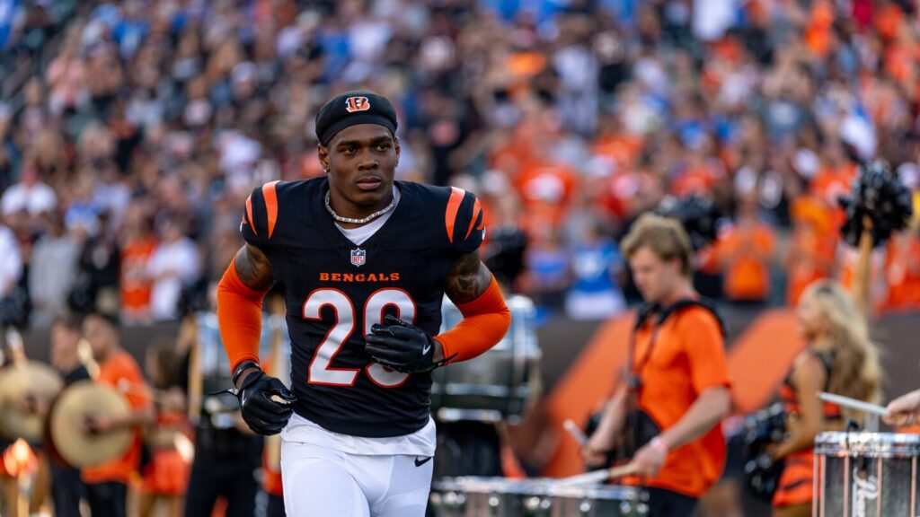 Colts sign CB Cam Taylor-Britt