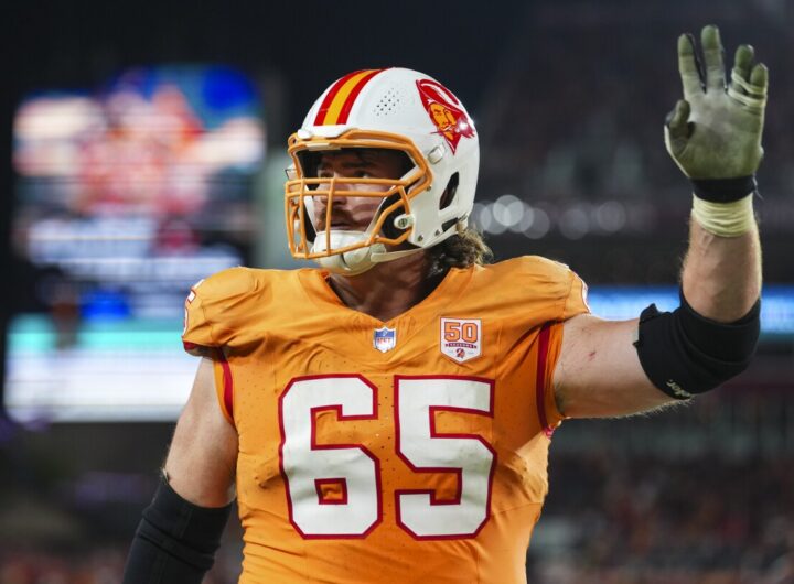 Dan Feeney re-signs with Buccaneers