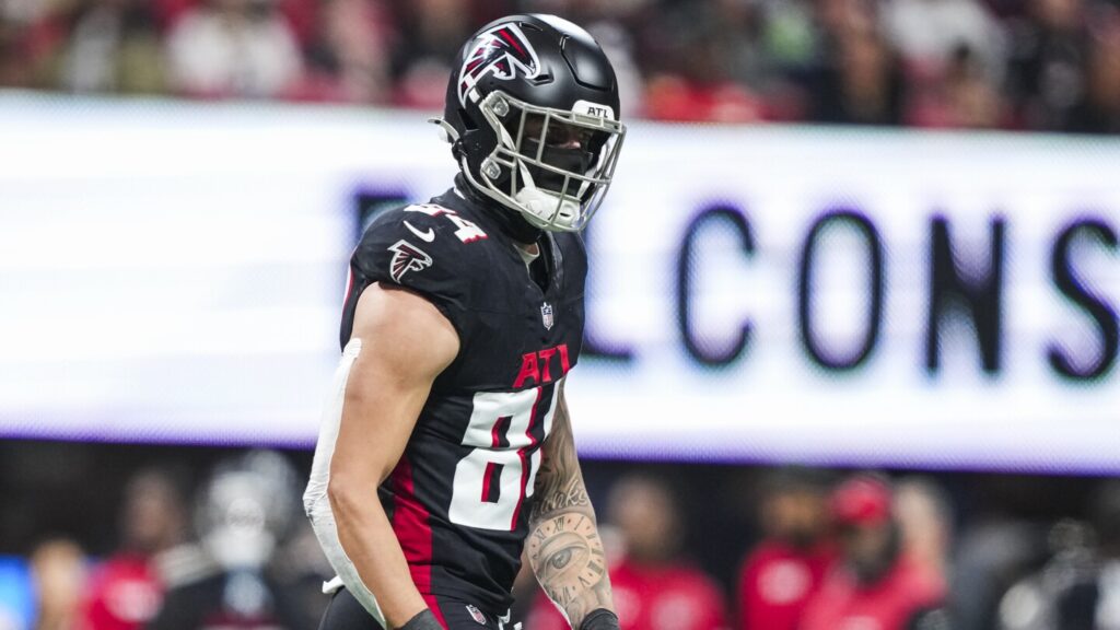Panthers agree to terms with TE Feleipe Franks, OLB Nick Hampton