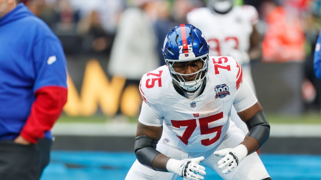 Joshua Ezeudu will return to Giants on a one-year deal