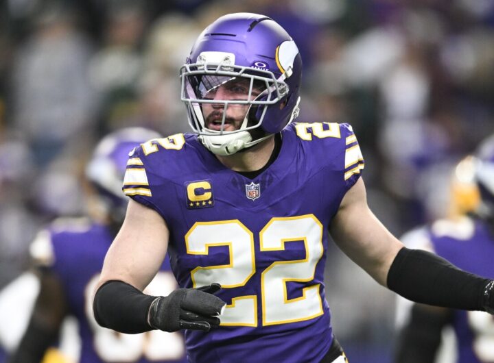Harrison Smith replaces Derwin James Jr. in flag football tournament