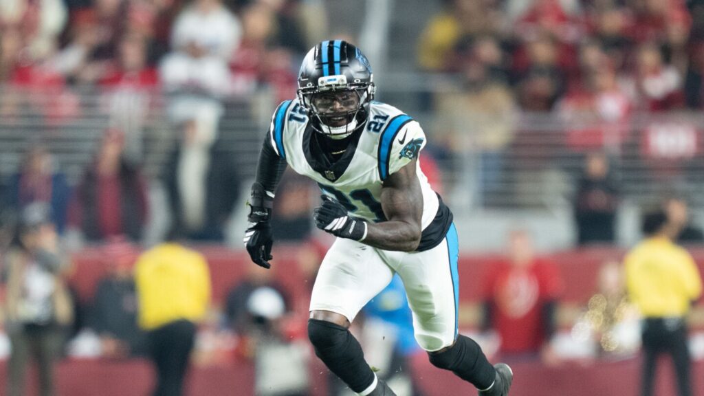 S Nick Scott agrees to return to Panthers