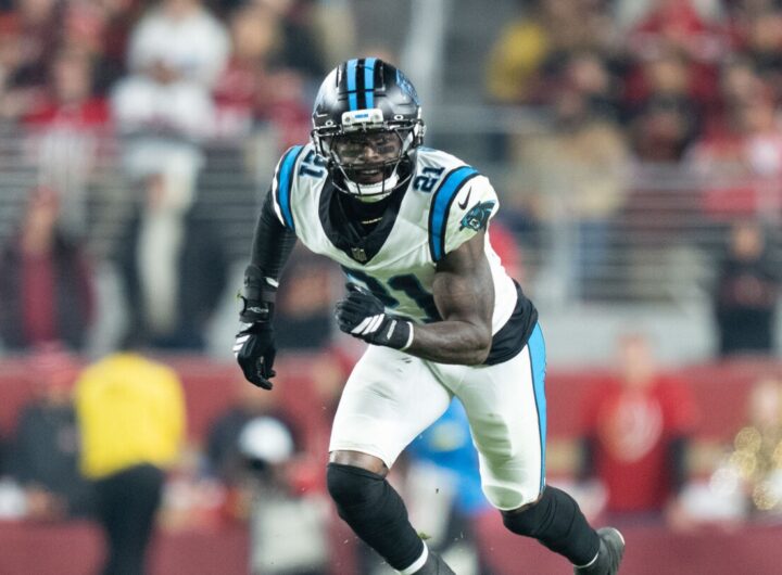 S Nick Scott agrees to return to Panthers