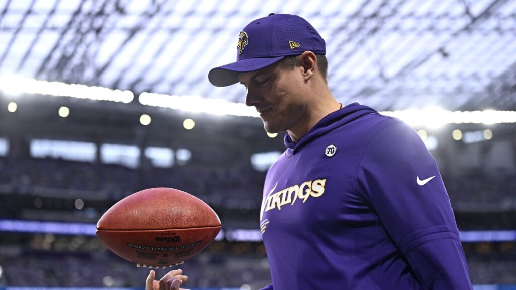 Kevin O'Connell declines to name a starting quarterback