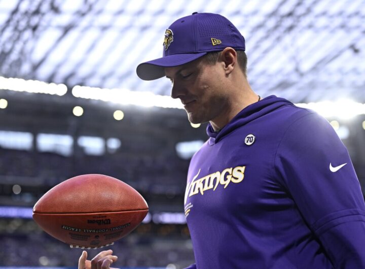 Kevin O'Connell declines to name a starting quarterback