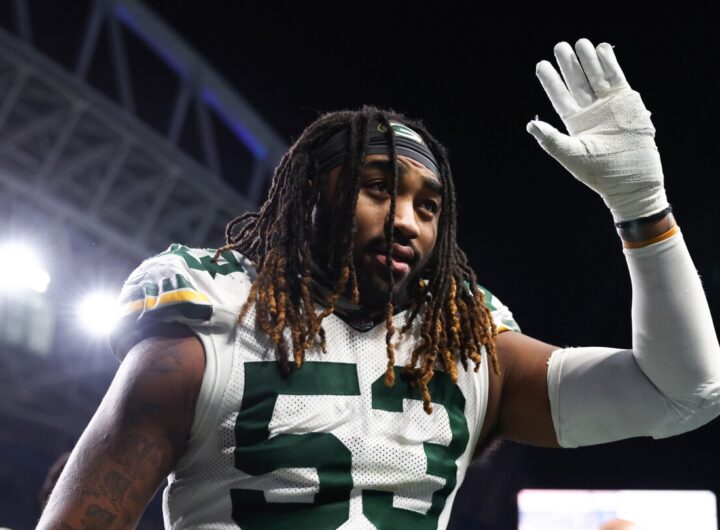 Packers re-sign DE Arron Mosby