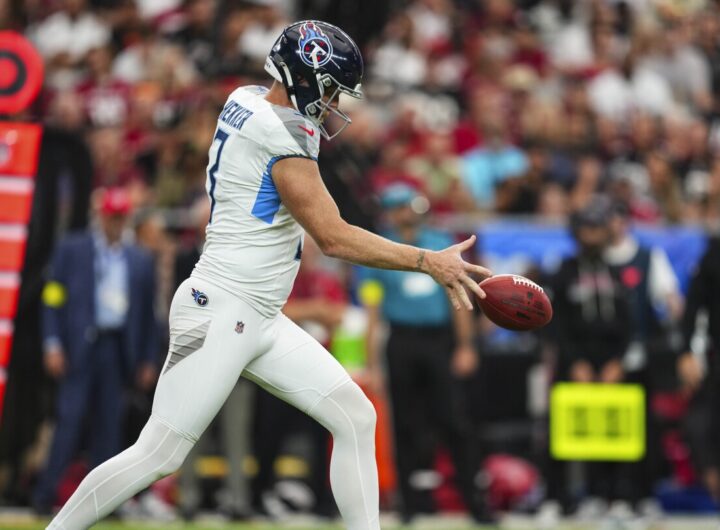 Vikings agree to terms with P Johnny Hekker