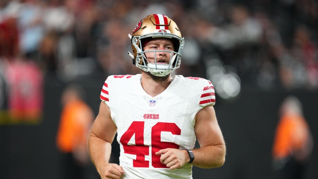 Dolphins sign LS Taybor Pepper