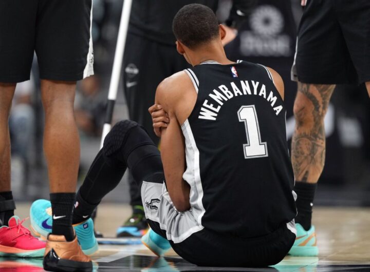 Wembanyama exits Spurs' game vs. 76ers with bruised rib